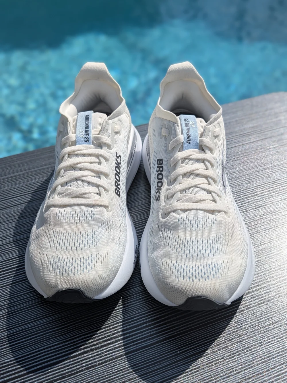 Brooks Adrenaline GTS25 Women's Size 8 Running Shoes Star White Nantucket Chrome